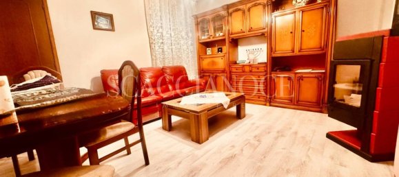 3 bedrooms House in Valdilana, Italy No. 355613 2