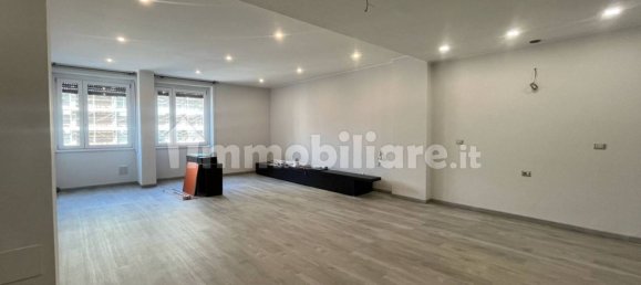 2 bedrooms Apartment in Milan, Italy No. 242030 2