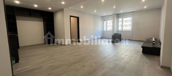 2 bedrooms Apartment in Milan, Italy No. 242030 8