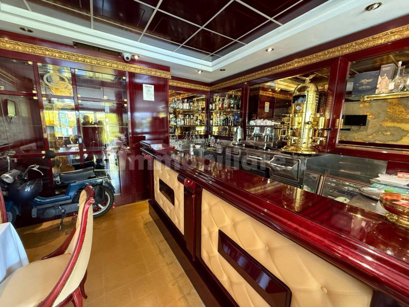 Коммерческая недвижимость 190м² в Фьюмичино, Италия № 333996