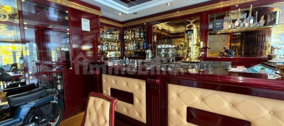 Коммерческая недвижимость 190м² в Фьюмичино, Италия № 333996 5