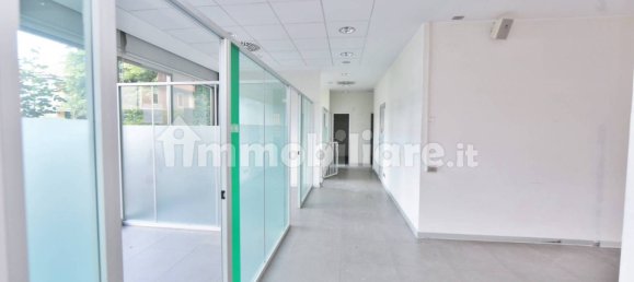 4-Zimmer Gewerbliche Immobilie in Rescaldina, Italy, Nr. 56682 11