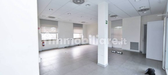 4-Zimmer Gewerbliche Immobilie in Rescaldina, Italy, Nr. 56682 6