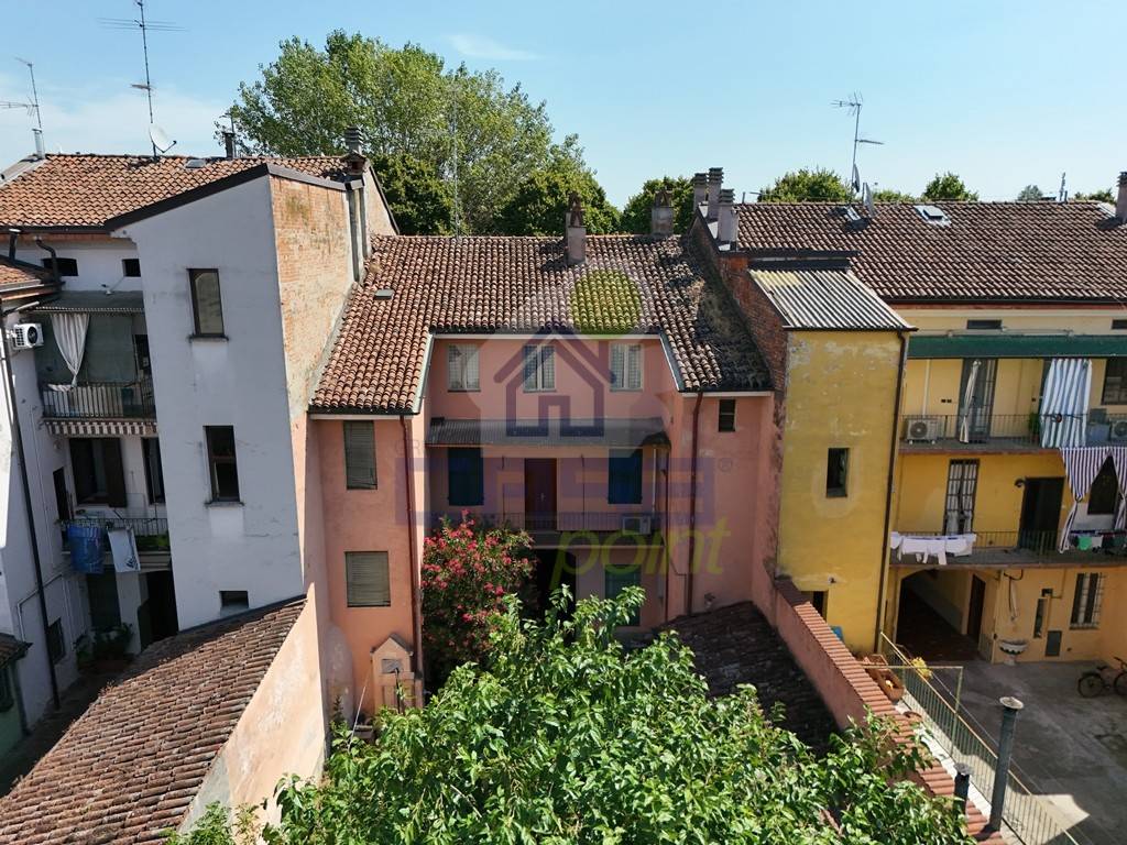 4 bedrooms House in Cremona, Italy No. 259246