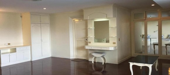 4 bedrooms Apartment in Bangkok, Thailand No. 24530 10