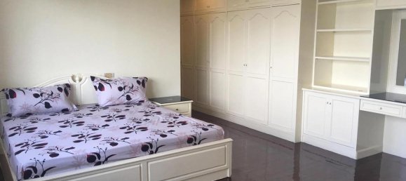 4 bedrooms Apartment in Bangkok, Thailand No. 24530 8