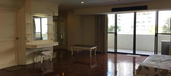4 bedrooms Apartment in Bangkok, Thailand No. 24530 11