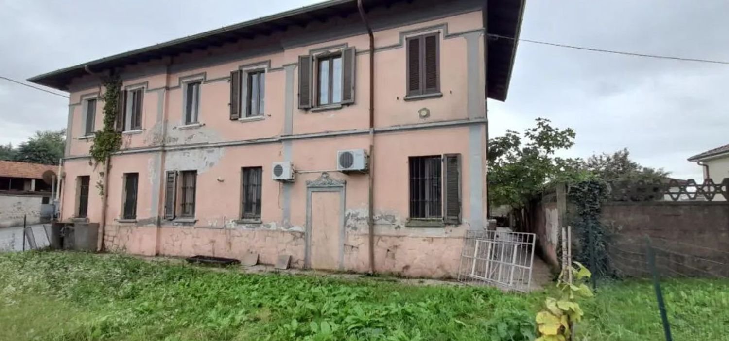 Studio à Magnago, Italy No. 11583