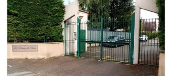 Garage à Rhône, France No. 288814 3