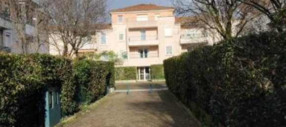 Garage à Rhône, France No. 288814 2