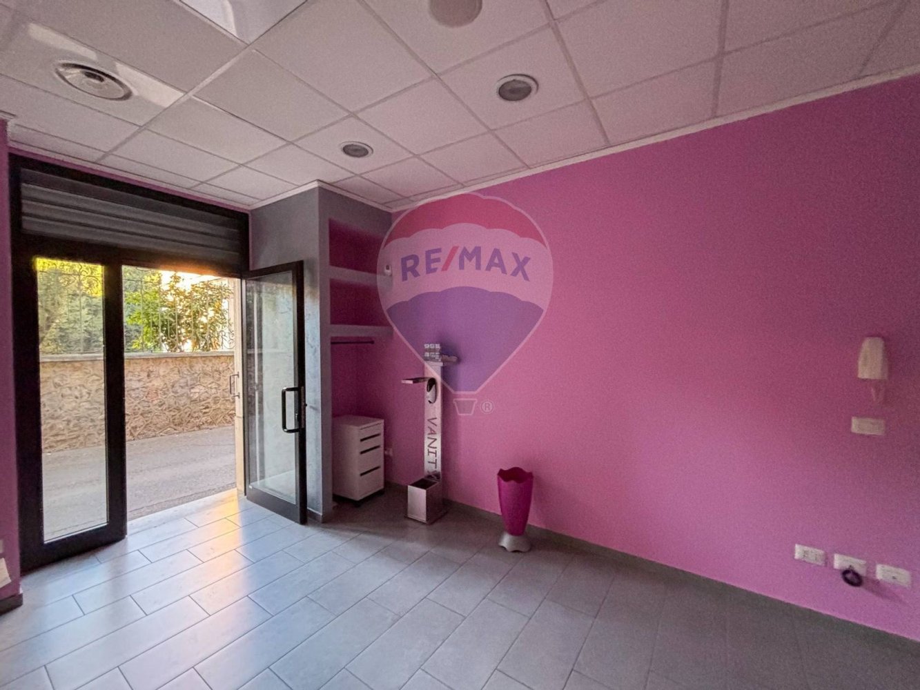 1-Zimmer Gewerbliche Immobilie in Varese, Italy, Nr. 237080