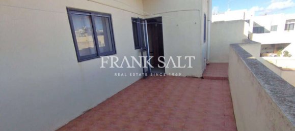 2 bedrooms Penthouse in Tarxien, Malta No. 6281 15