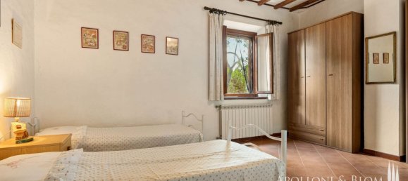 4 bedrooms House in Sinalunga, Italy No. 54151 11