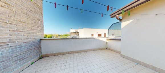 4 rooms House in Porto Sant'Elpidio, Italy No. 70176 15