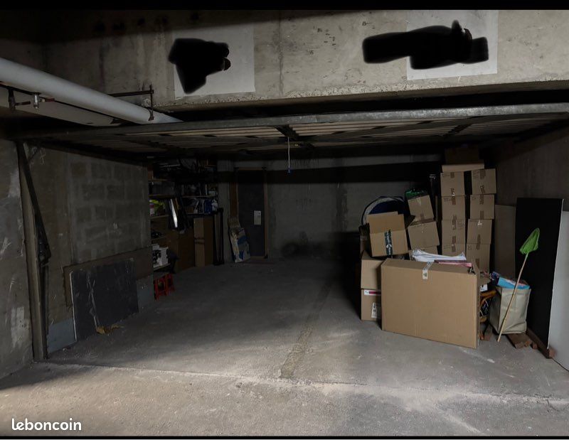  Parking in Paris, France No. 324811