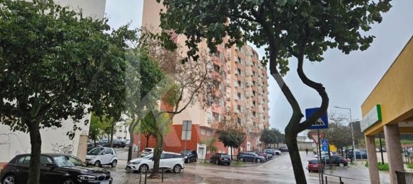 56m² Commercial property in Setubal, Portugal No. 57020 11