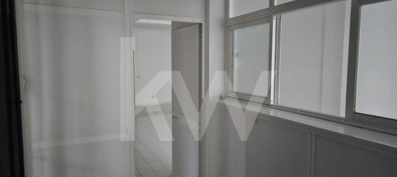 56m² Commercial property in Setubal, Portugal No. 57020 3