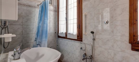 7 rooms House in San Giovanni Valdarno, Italy No. 281591 14