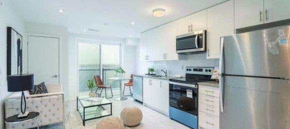 Studio in the Condo in Mississauga, Canada No. 338 3