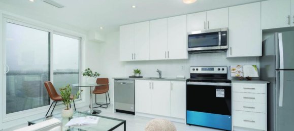 Studio in the Condo in Mississauga, Canada No. 338 7