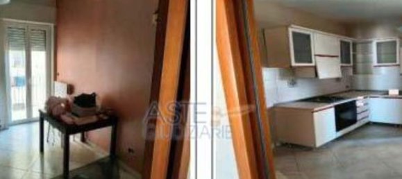 4-salle Appartement à Noicattaro, Italy No. 98955 11