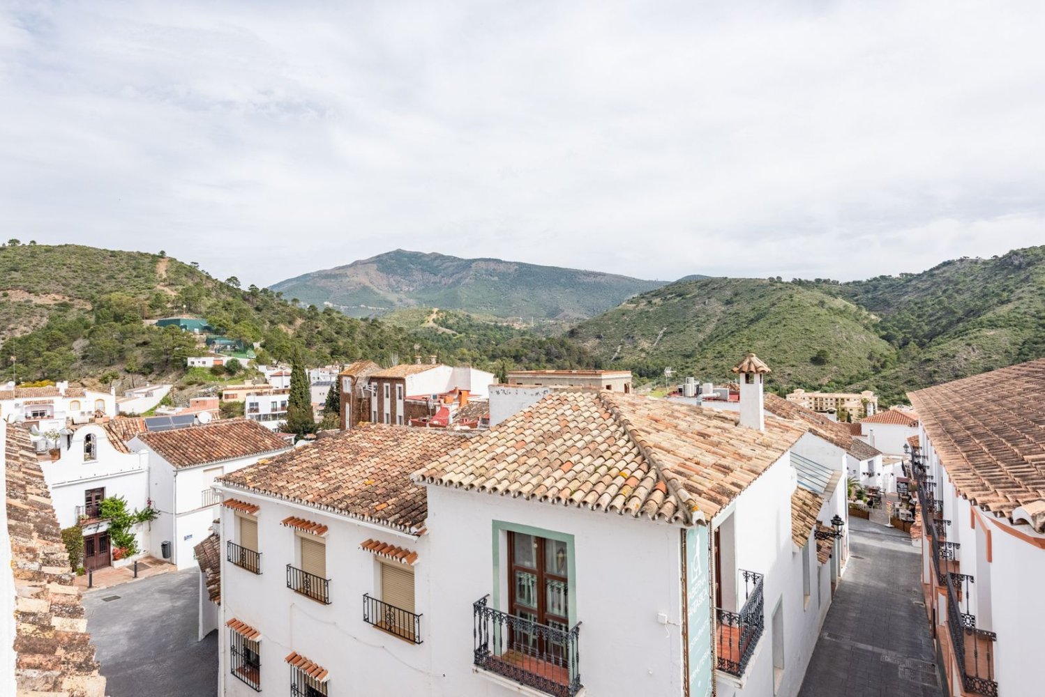 2 bedrooms Apartment in Benahavis, Spain No. 149450