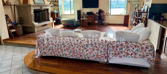 4 Schlafzimmer Penthouse in Monterosi, Italy, Nr. 262766 9