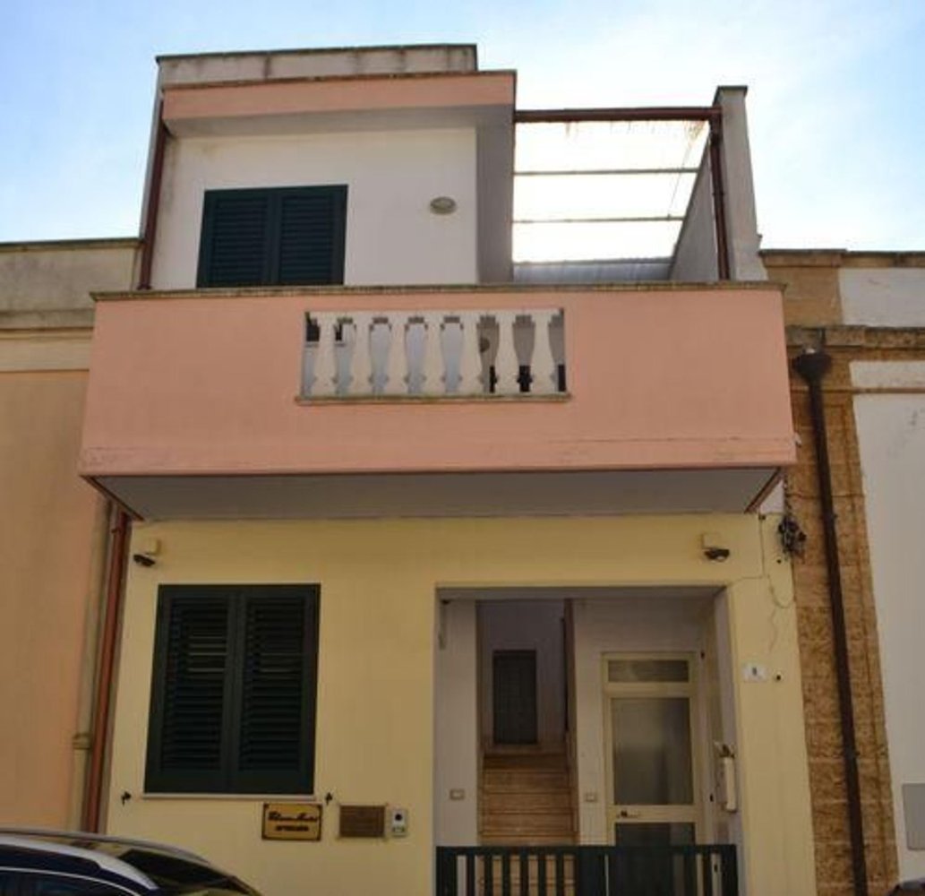 3-salle Appartement à Salve, Italy No. 114909