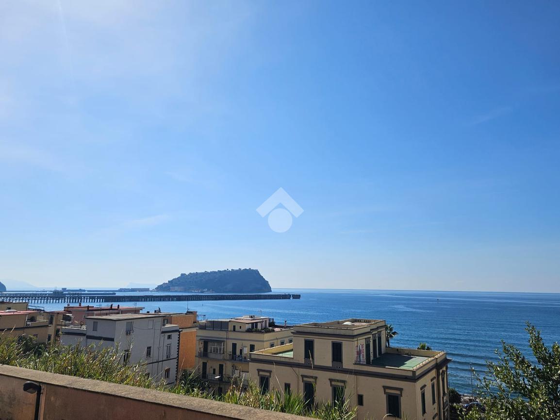 4 rooms Apartment in Naples, Italy No. 146289