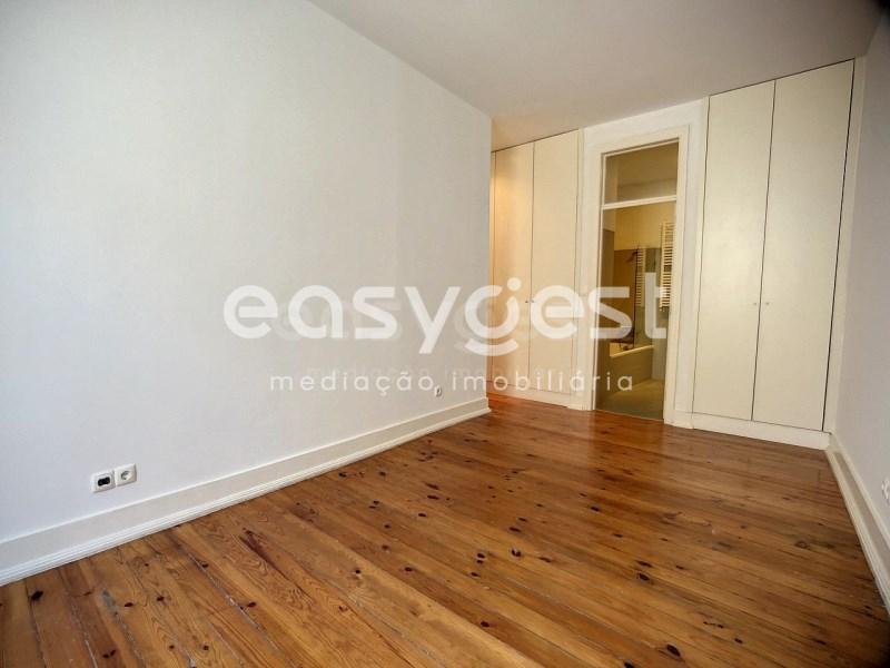 4 bedrooms Apartment in Lisbon, Portugal No. 67446