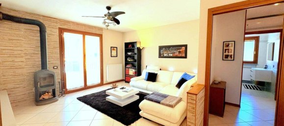 2 bedrooms Apartment in Udine, Italy No. 304380 2