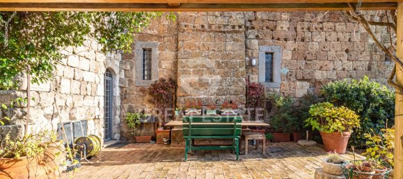 Castillos de 2 dormitorios en Lubriano, Italy No. 19416 8