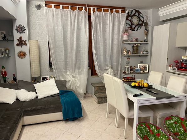 Квартира с 3 комнатами в Рим, Италия № 113345