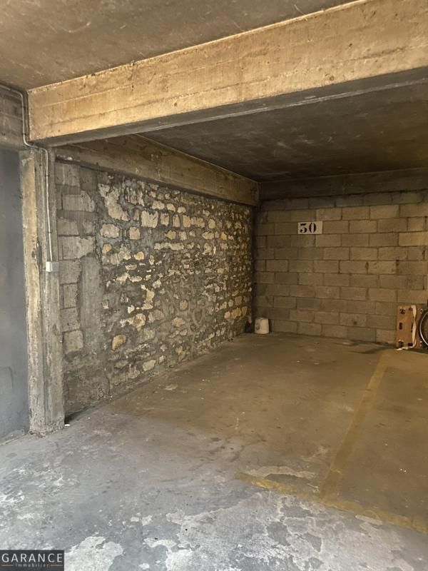  موقف سيارات في Paris, France 10متر مربع رقم 146160