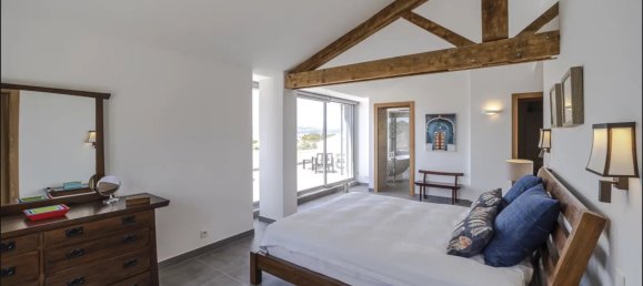 6 bedrooms Villa in Antibes, France No. 1926 4