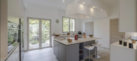 6 bedrooms Villa in Antibes, France No. 1926 6