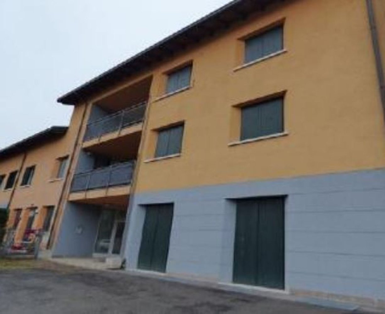 Propriété commerciale à Brivio, Italy 242m² No. 365543