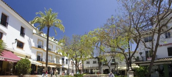 5 bedrooms Townhouse in Marbella, Spain No. 95180 3