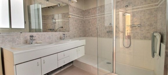 3 bedrooms Apartment in Marseille, France No. 343404 9