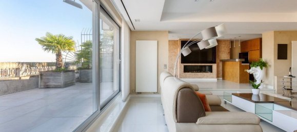 4 bedrooms Apartment in Paris, France No. 168055 2