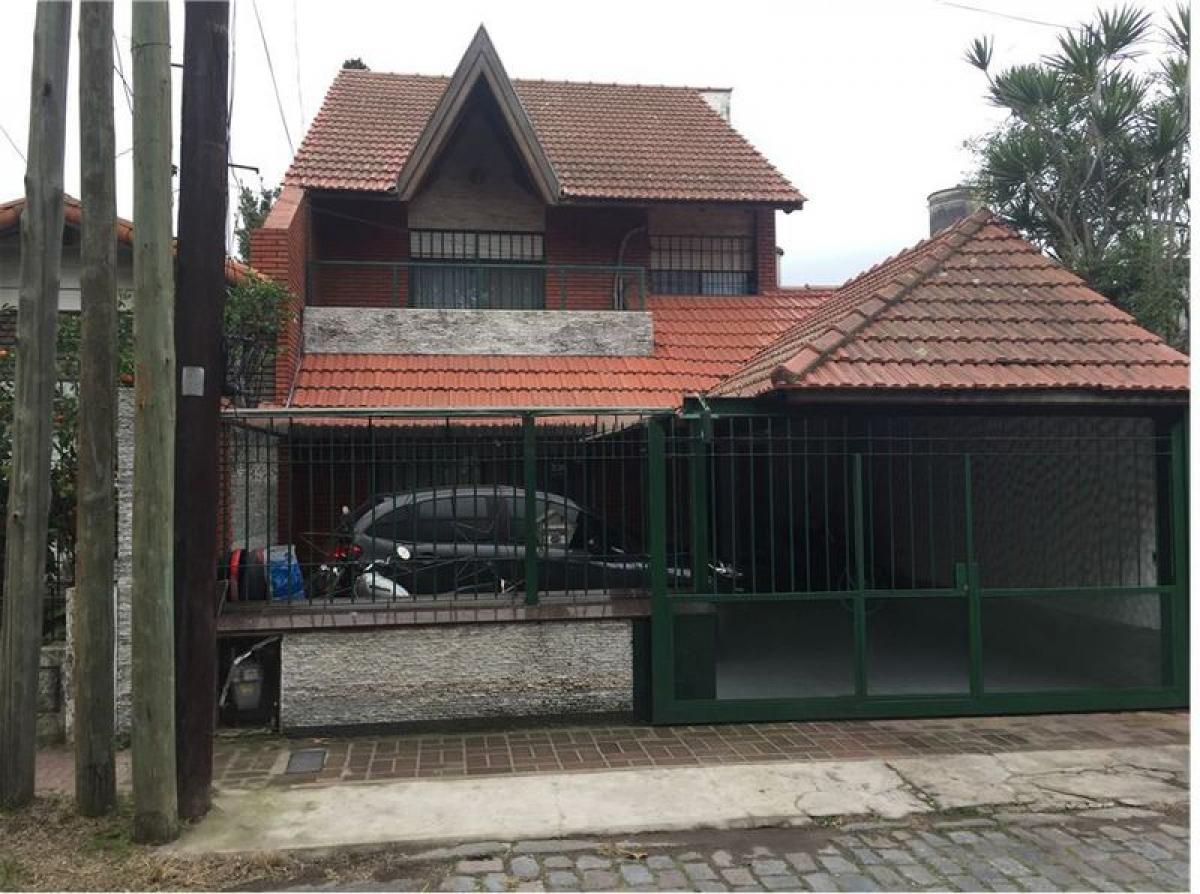 3 bedrooms House in Avellaneda, Argentina No. 19332