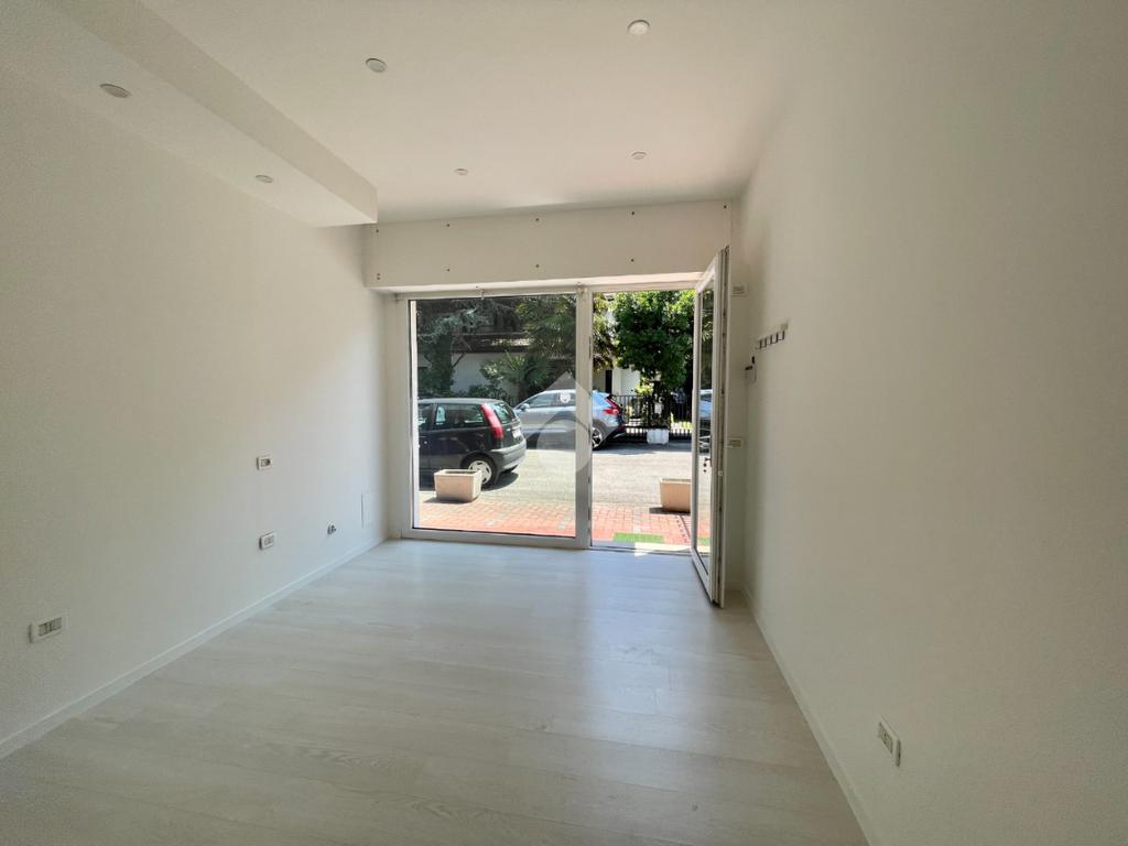 Imóvel comercial de 2 divisões em Padua, Italy N.º 293770