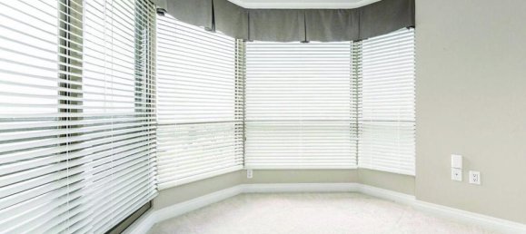 2 bedrooms Condo in Burlington, Canada No. 637 3