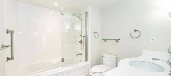 2 bedrooms Condo in Burlington, Canada No. 637 8