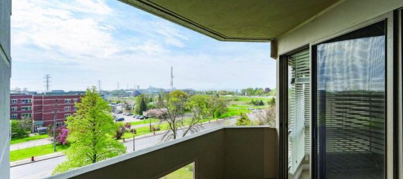 2 bedrooms Condo in Burlington, Canada No. 637 10