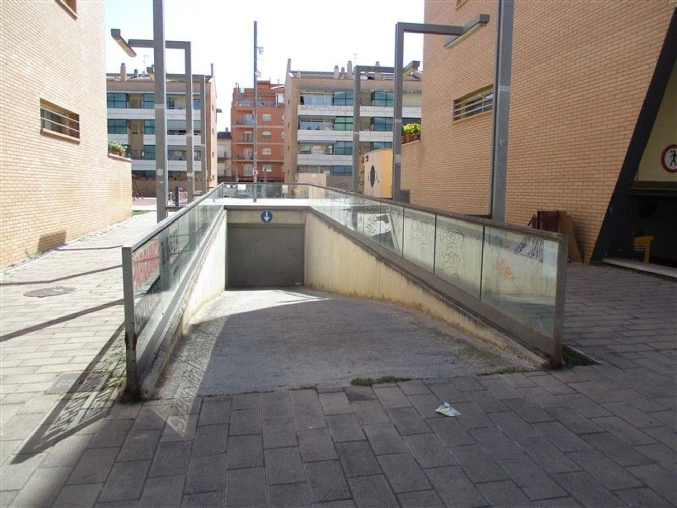 101m² Garage in Badalona, Spain No. 205926