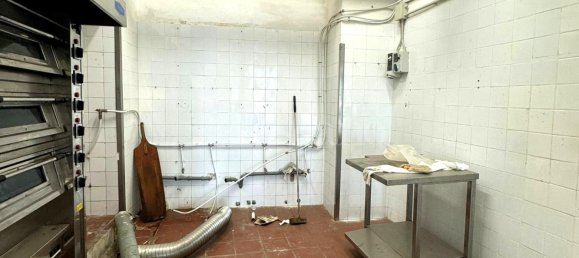 2 rooms Commercial property in Rome, Italy No. 48290 8