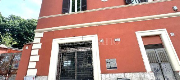 2 rooms Commercial property in Rome, Italy No. 48290 2