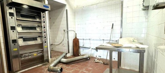 2 rooms Commercial property in Rome, Italy No. 48290 9