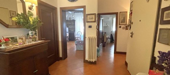 Apartamento de 3 dormitorios en Florence, Italy No. 320523 4